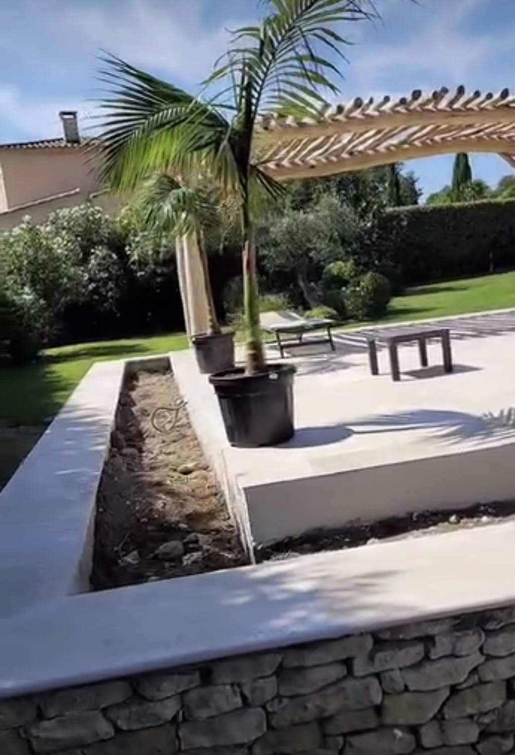 Aménagement paysager — jardinière & pergola