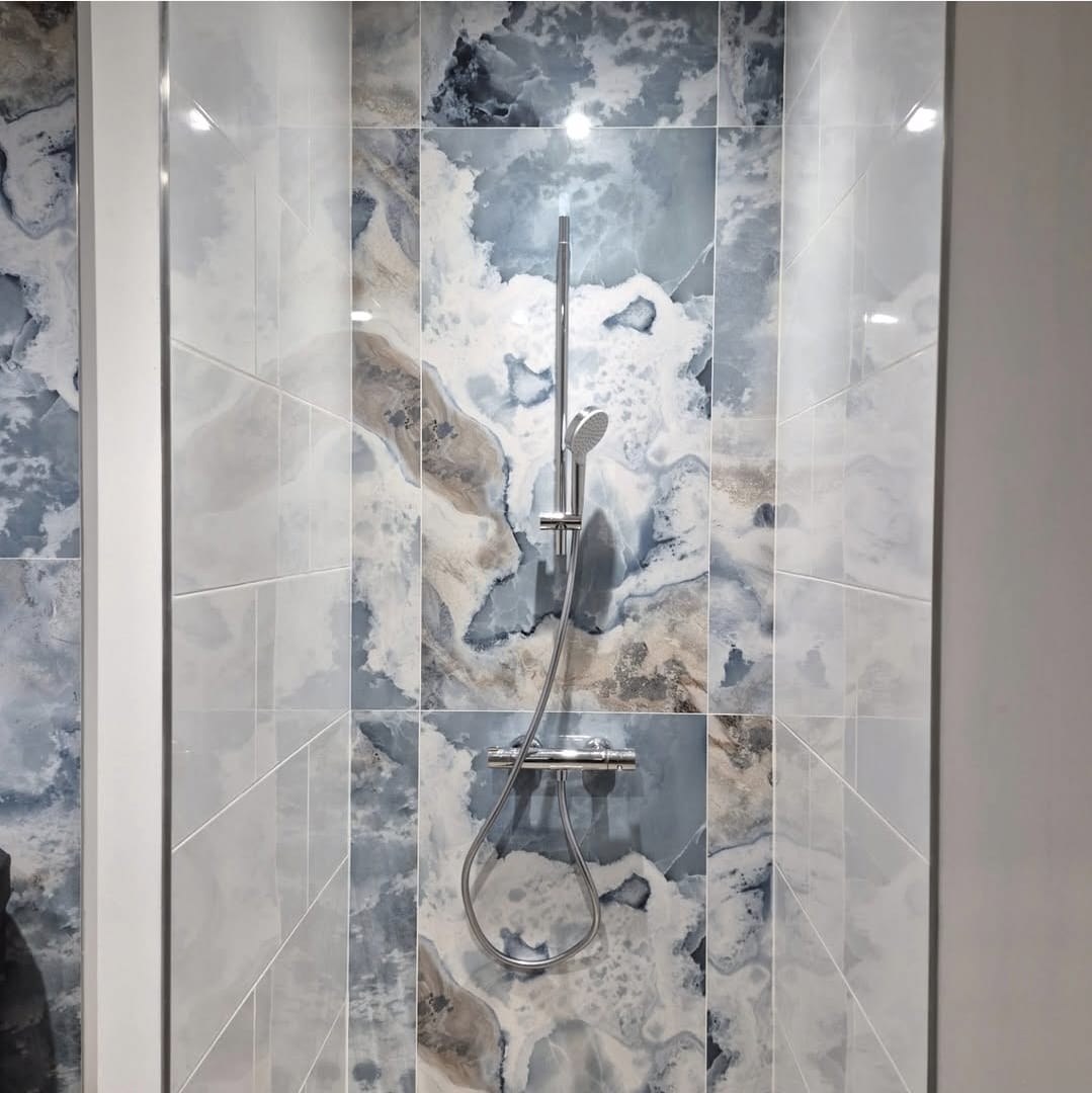 Douche à l'italienne — carrelage grand format