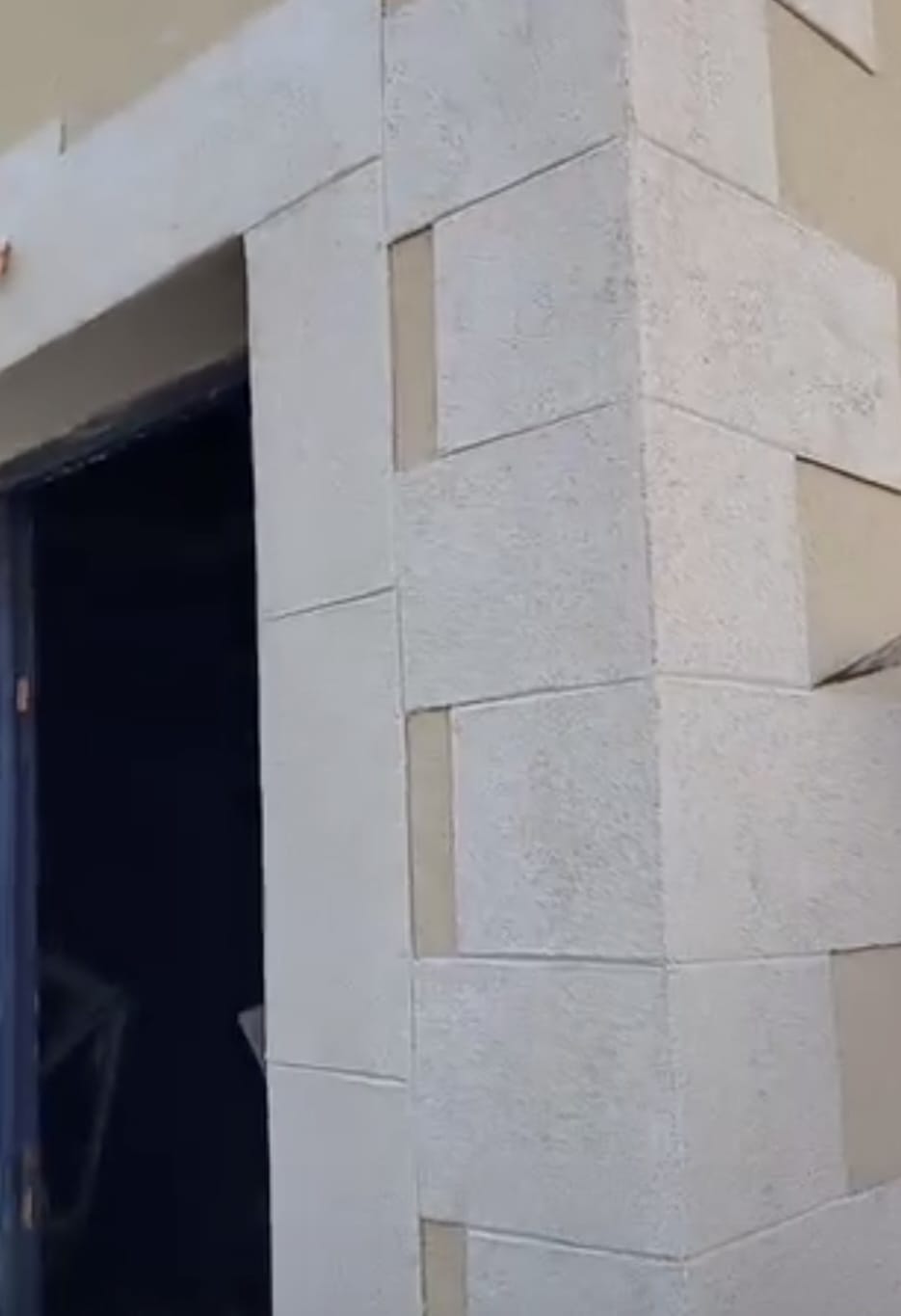 Encadrement pierre — détail d'exécution