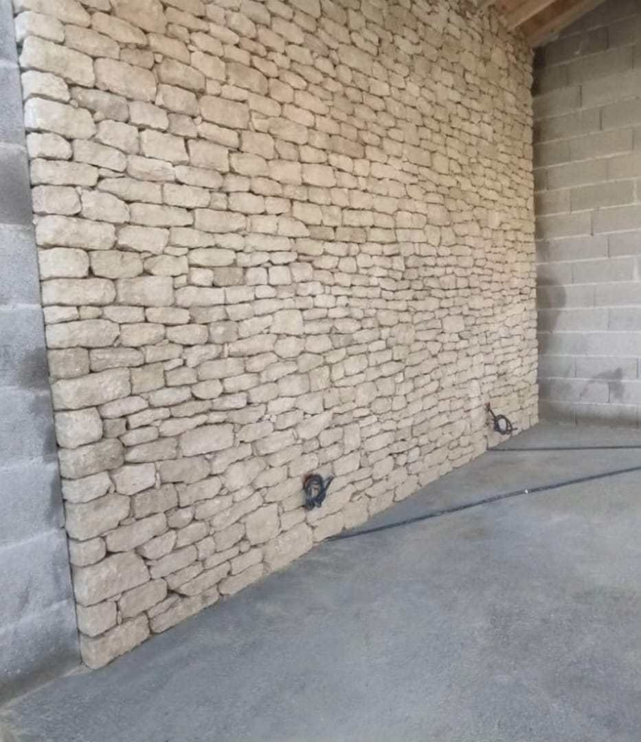 Parement pierre sèche — mur intérieur