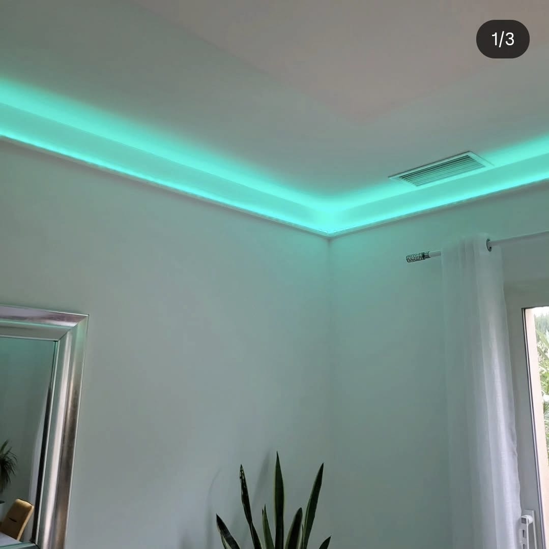 Éclairage LED indirect — corniche plafond