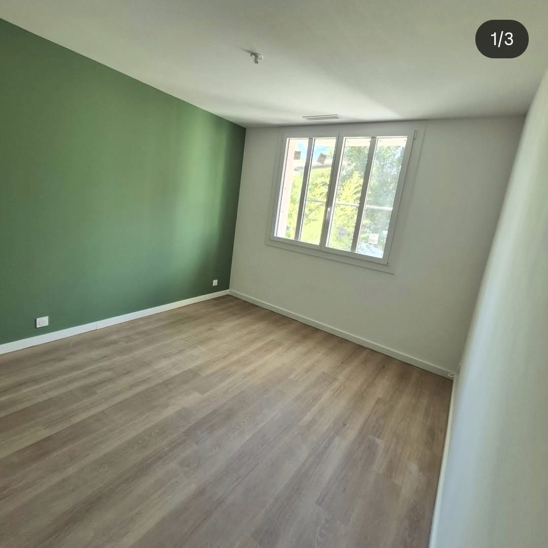 Chambre — peinture accent & sol vinyle